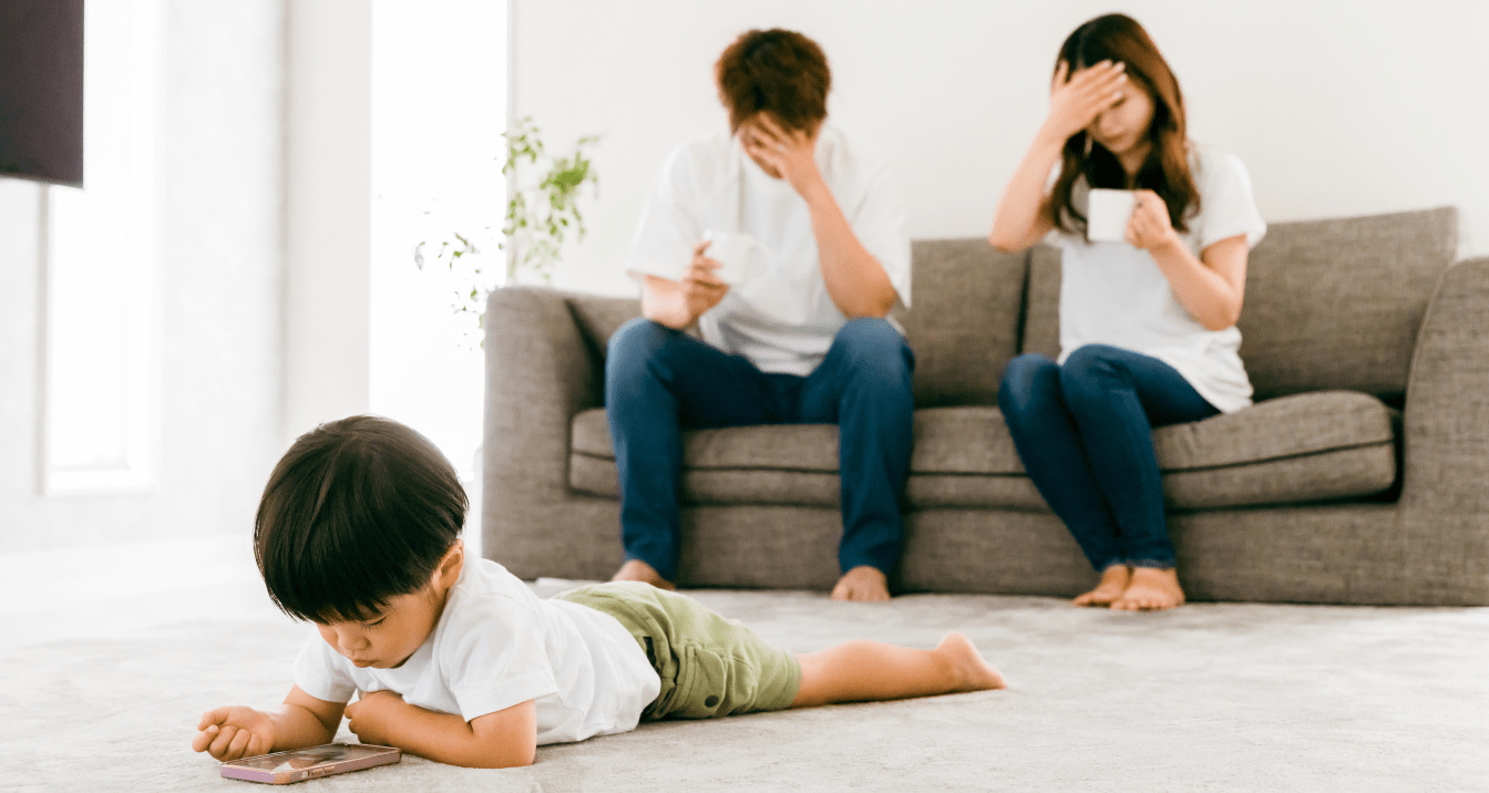 依存に陥っている子どもの画像